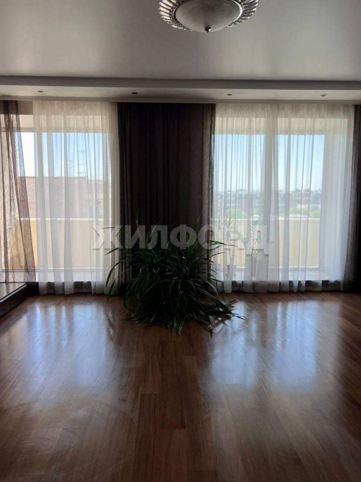 3-комн квартира Стофато улица, д.4