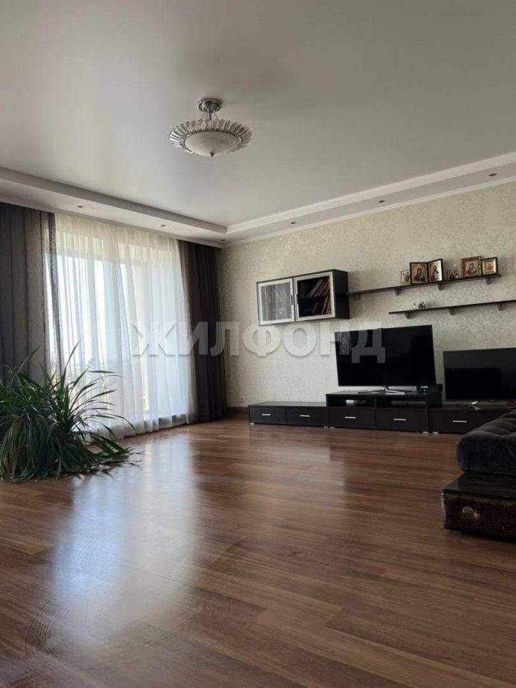 3-комн квартира Стофато улица, д.4