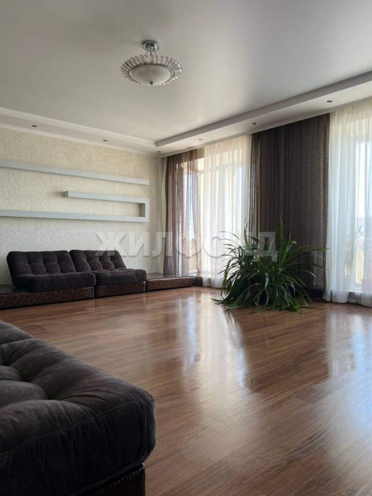 3-комн квартира Стофато улица, д.4