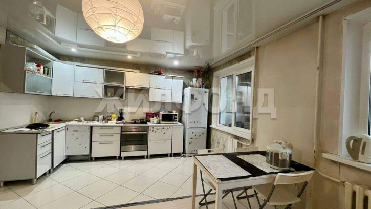 3-комн квартира Пирятинская улица, д.5