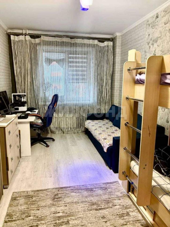 3-комн квартира Крылова улица, д.85