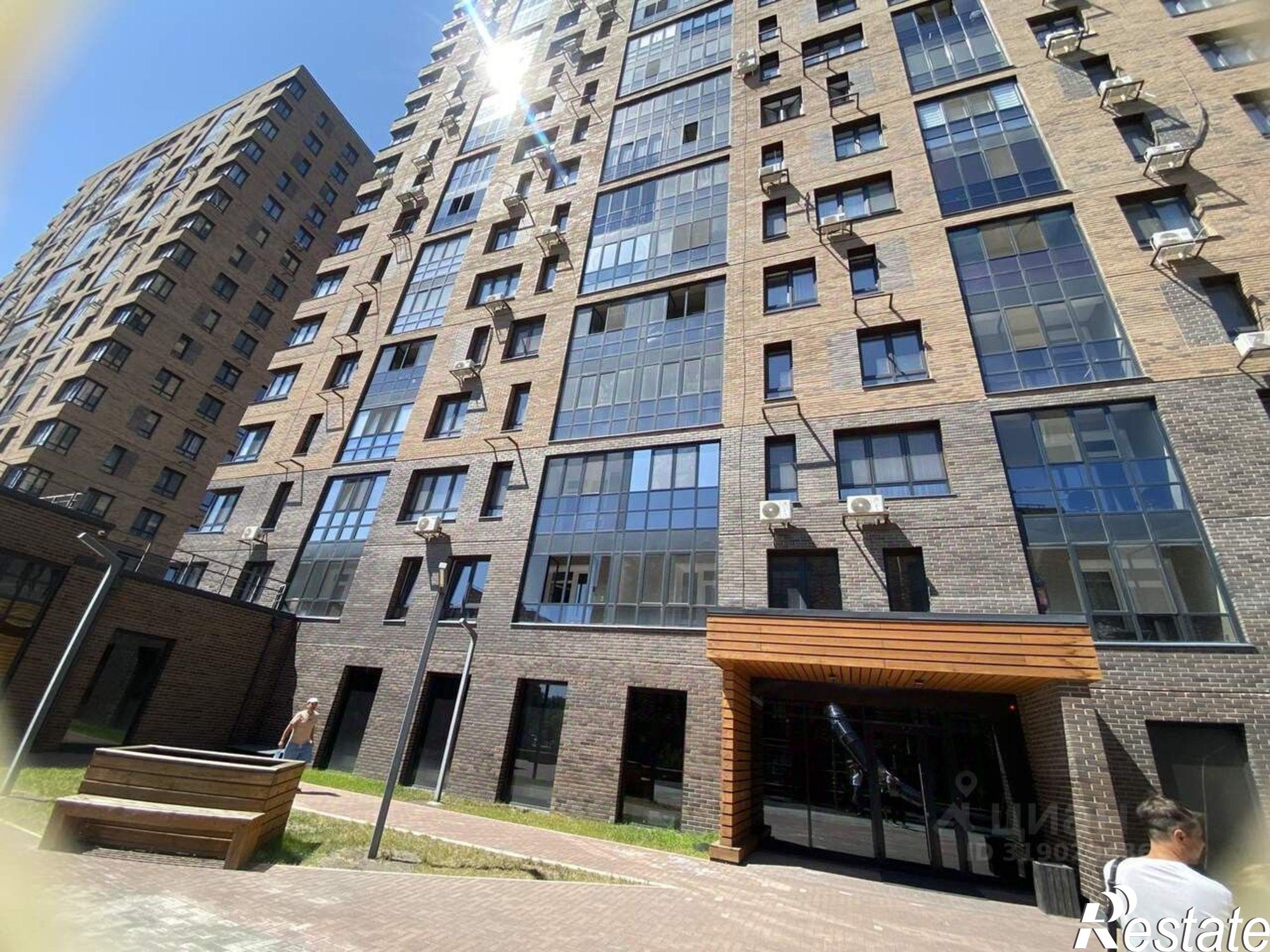 Купить гараж, место в паркинге за 2 792 600 рублей на улица Комарова, 7Б