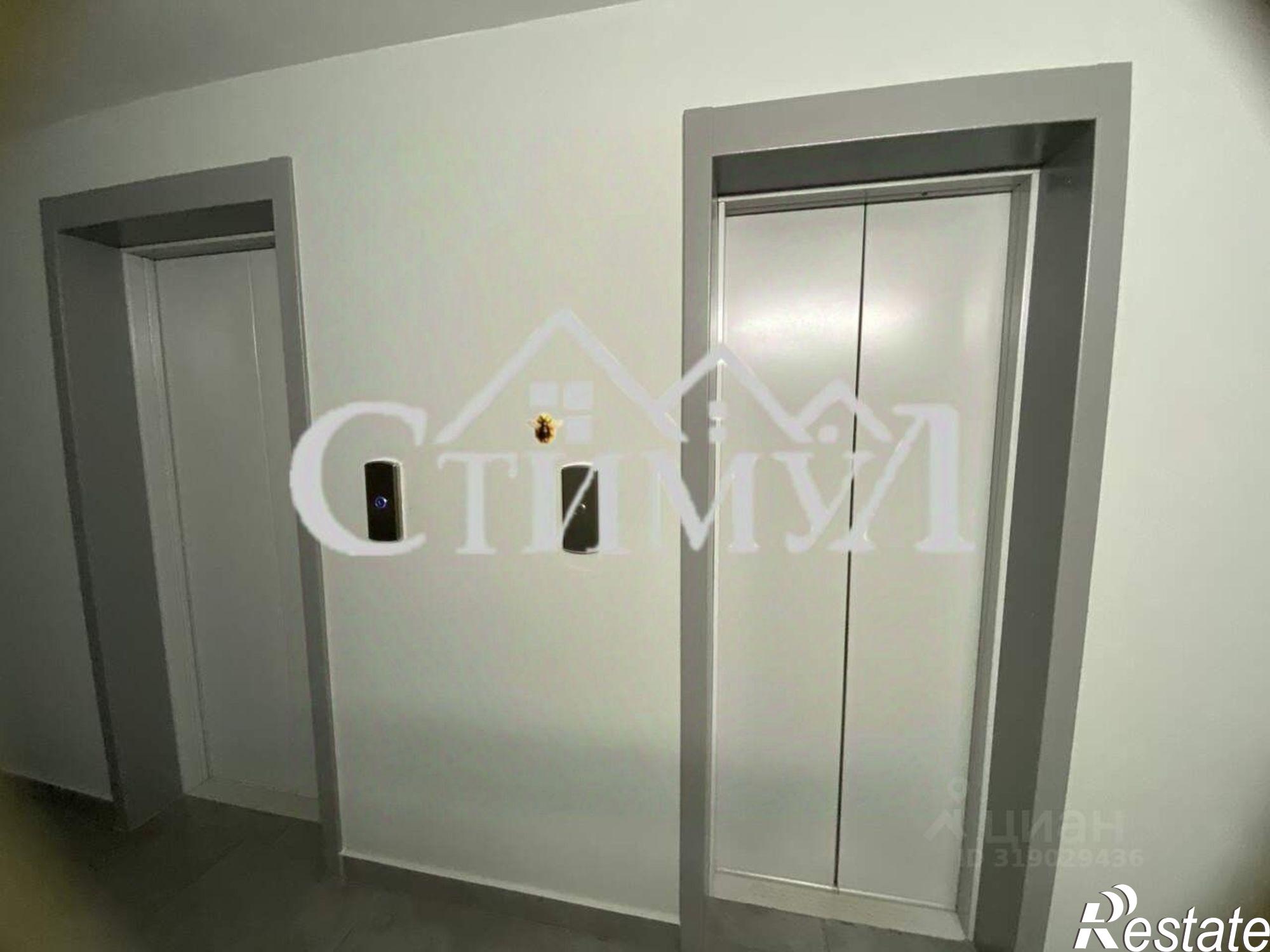 Купить гараж, место в паркинге за 2 792 600 рублей на улица Комарова, 7Б