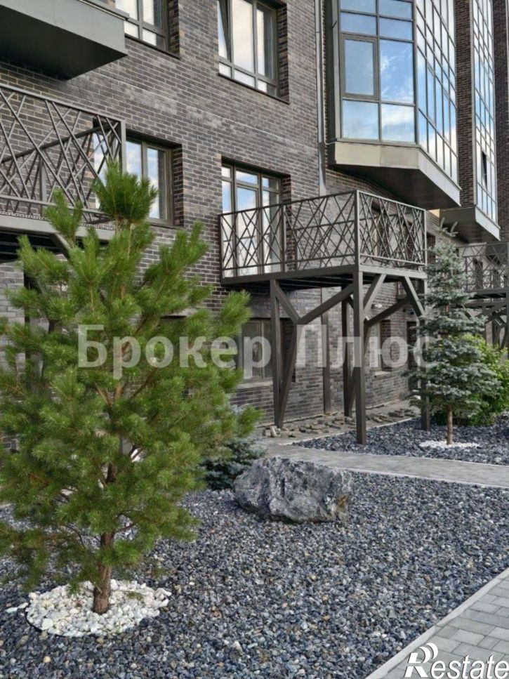 3-комн квартира улица Авиаторов, 1В/2,  д. 1В/2