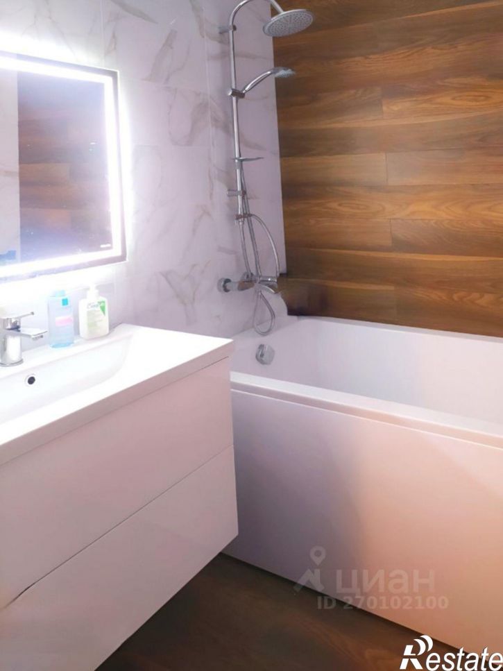 3-комн квартира ул Авиаторов, 8,  д. 8