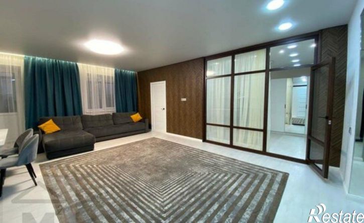 4-комн квартира улица Генерала Тихонова, 2,  д. 2