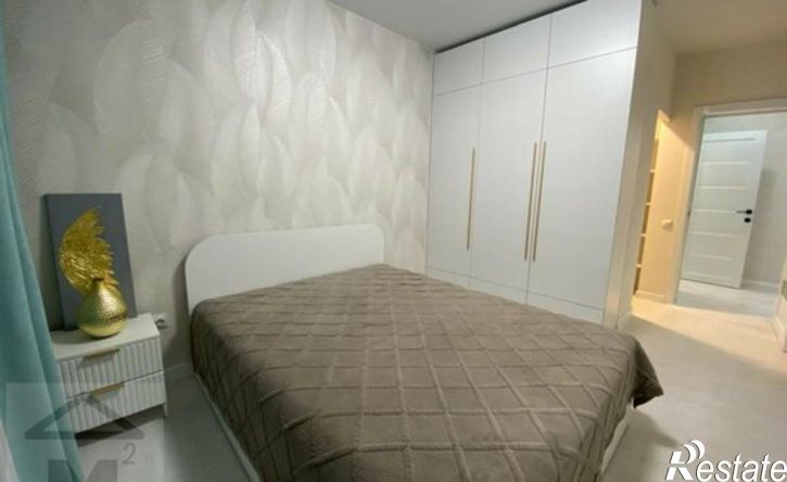 4-комн квартира улица Генерала Тихонова, 2,  д. 2