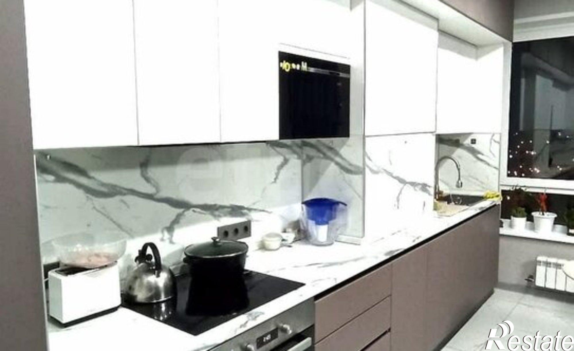 Купить квартиру за 13 500 000 рублей на улица Комарова, 7