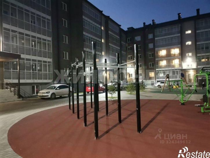 4-комн квартира улица Генерала Тихонова, 2,  д. 2