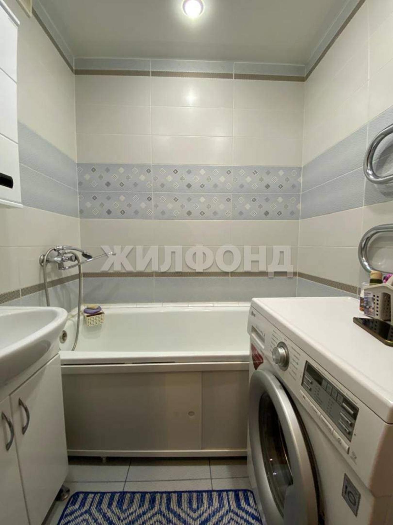 Купить квартиру за 6 100 000 рублей на Комарова улица, д.18