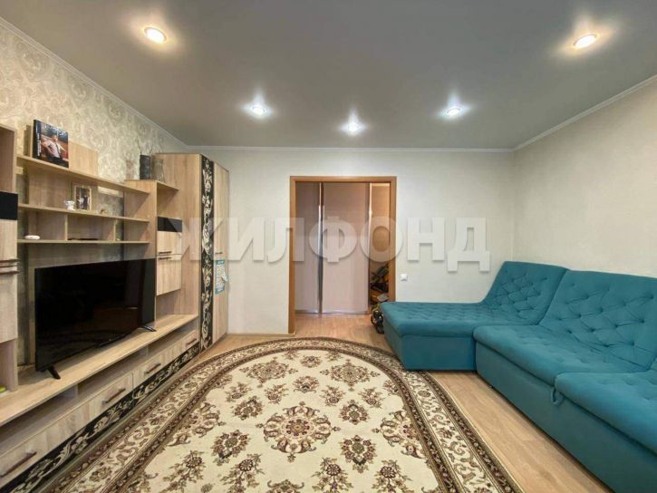 3-комн квартира Комарова улица, д.18