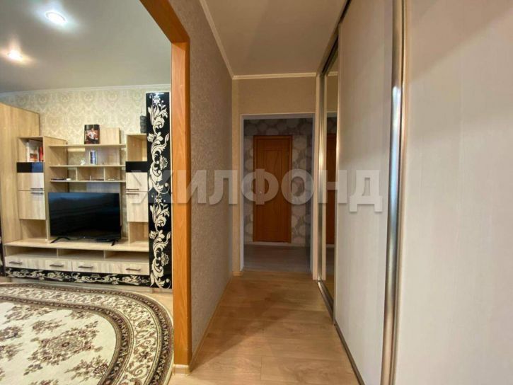 3-комн квартира Комарова улица, д.18