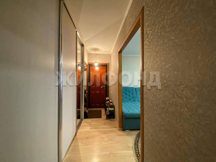 3-комн квартира Комарова улица, д.18