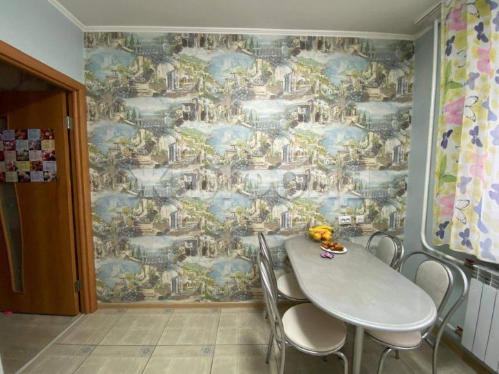 3-комн квартира Комарова улица, д.18