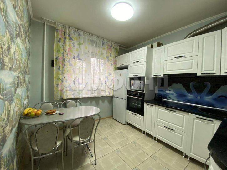 3-комн квартира Комарова улица, д.18