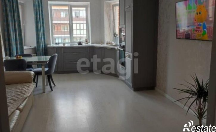 4-комн квартира улица Авиаторов, 8,  д. 8