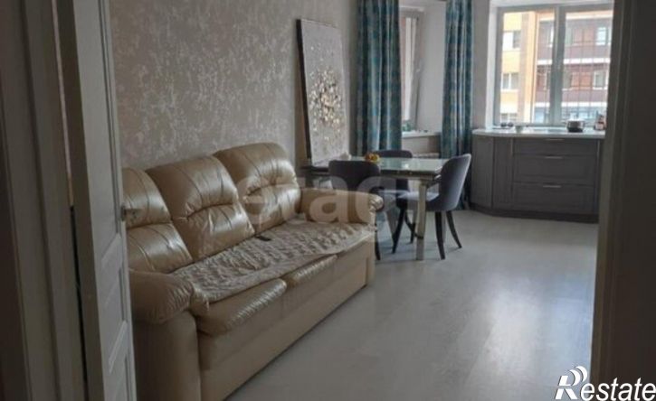 4-комн квартира улица Авиаторов, 8,  д. 8