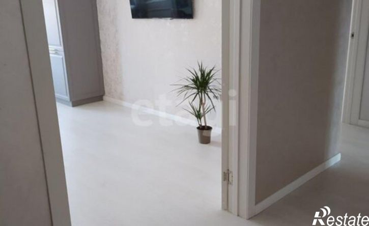 4-комн квартира улица Авиаторов, 8,  д. 8