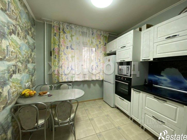 3-комн квартира улица Комарова, 18,  д. 18