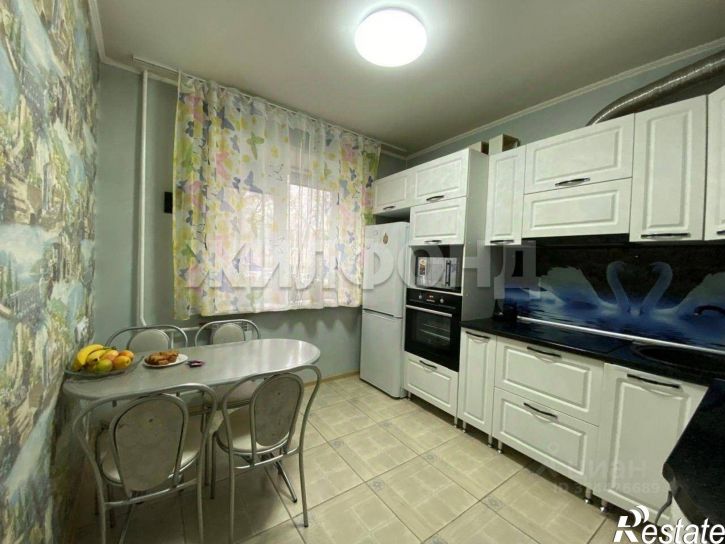 3-комн квартира улица Комарова, 18,  д. 18