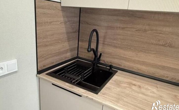 3-комн квартира ул Генерала Тихонова, 10/4,  д. 10/4