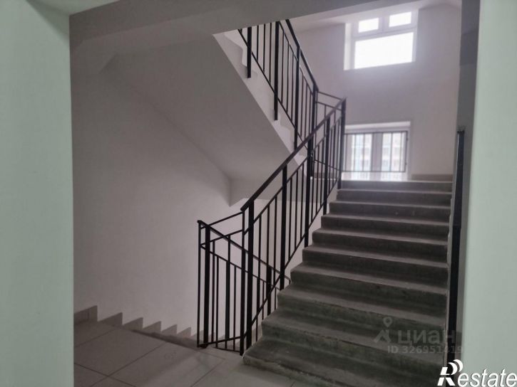 2-комн квартира ул Генерала Тихонова, 8,  д. 8