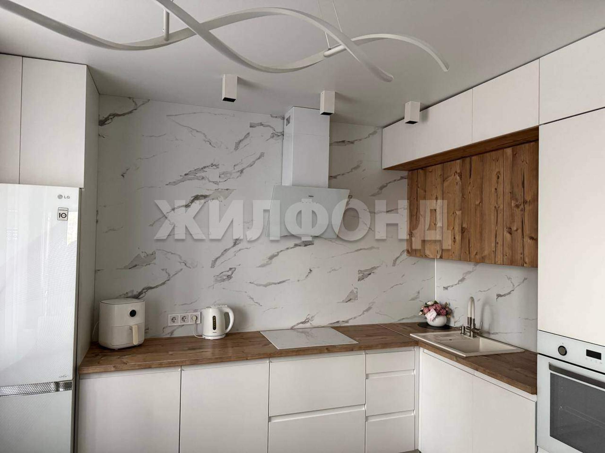 Купить квартиру за 10 350 000 рублей на Кирова ул., д.214А