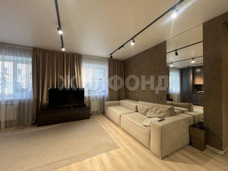 4-комн квартира Авиаторов ул., д.8