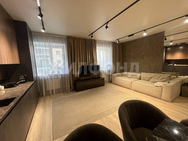 4-комн квартира Авиаторов ул., д.8