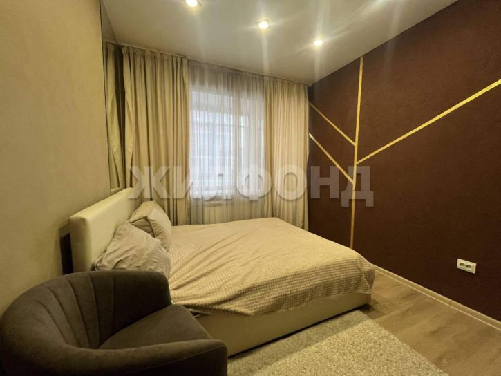 4-комн квартира Авиаторов ул., д.8