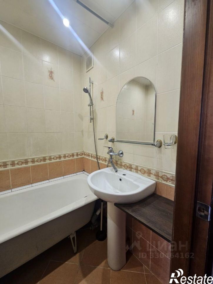 2-комн квартира улица Крылова, 106 к3,  д. 106 к3