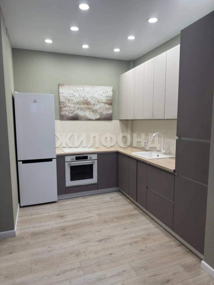 3-комн квартира Комарова ул., д.7