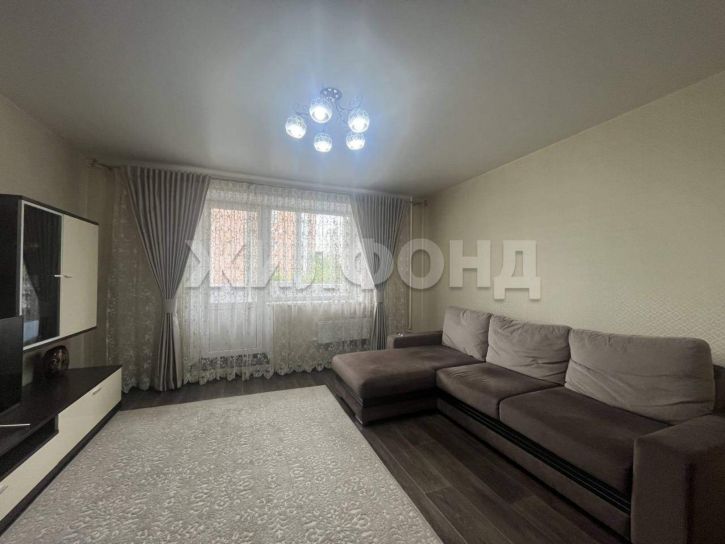 4-комн квартира Крылова ул., д.100
