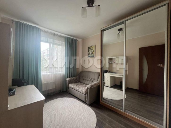 4-комн квартира Крылова ул., д.100