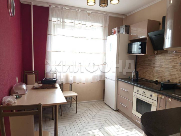 3-комн квартира Щорса ул., д.28