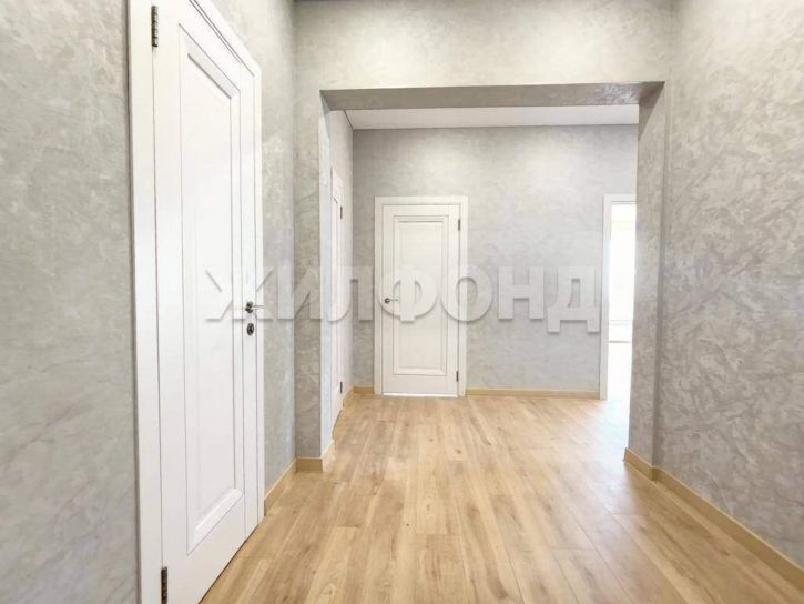 3-комн квартира Генерала Тихонова ул., д.7