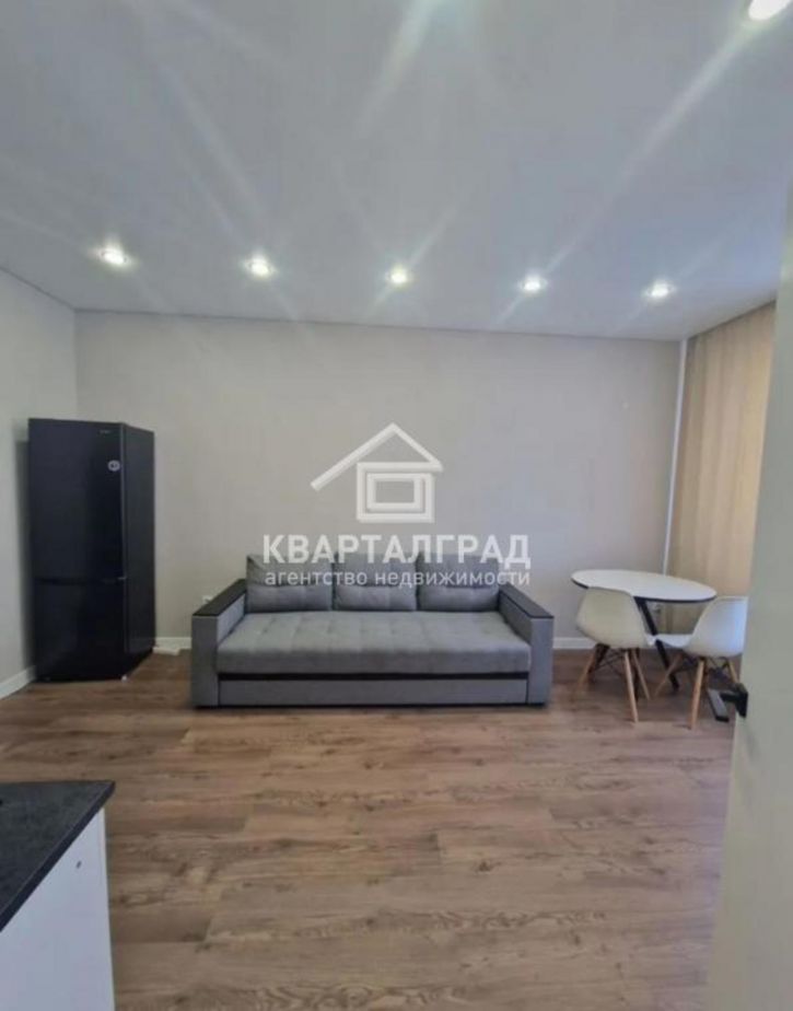 2-комн квартира Генерала Тихонова, 8
