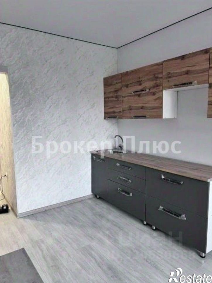 1-комн квартира улица Авиаторов, 5,  д. 5