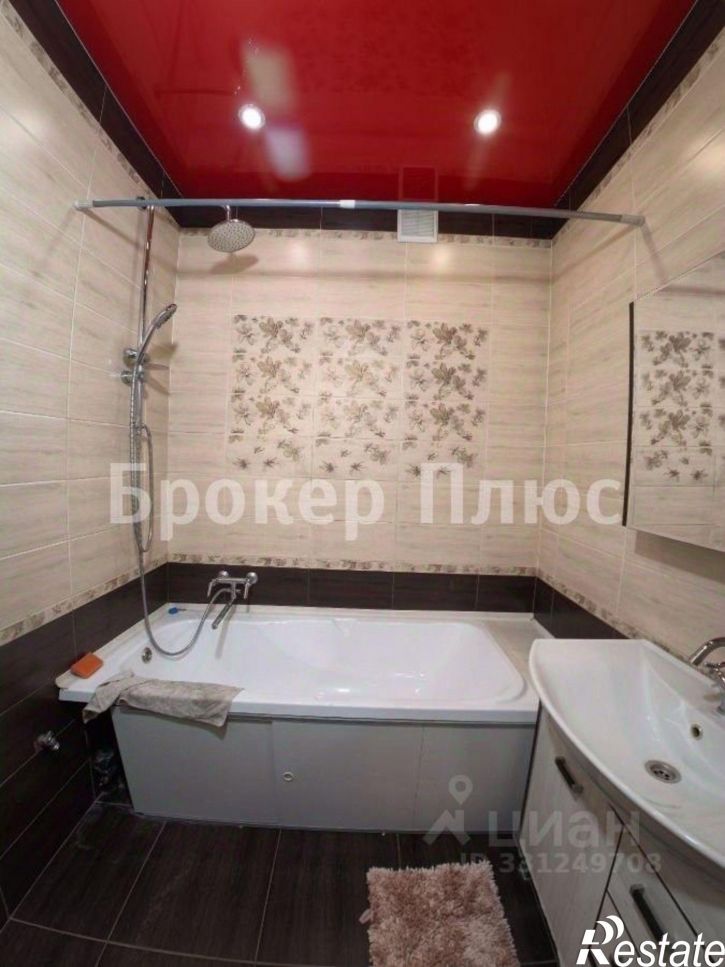 3-комн квартира пр-кт Дружбы Народов, 49А,  д. 49А