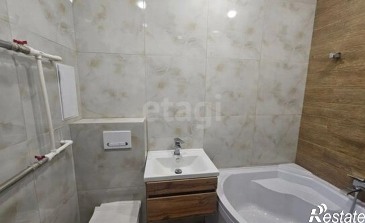 3-комн квартира улица Генерала Тихонова, 12 к2,  д. 12 к2