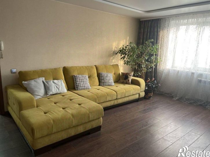 5-комн квартира улица Крылова, 106 к2,  д. 106 к2