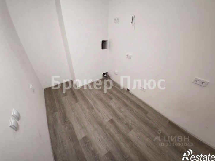 3-комн квартира ул Генерала Тихонова, 14,  д. 14