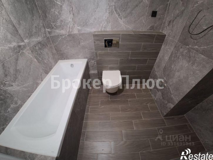 3-комн квартира ул Генерала Тихонова, 14,  д. 14