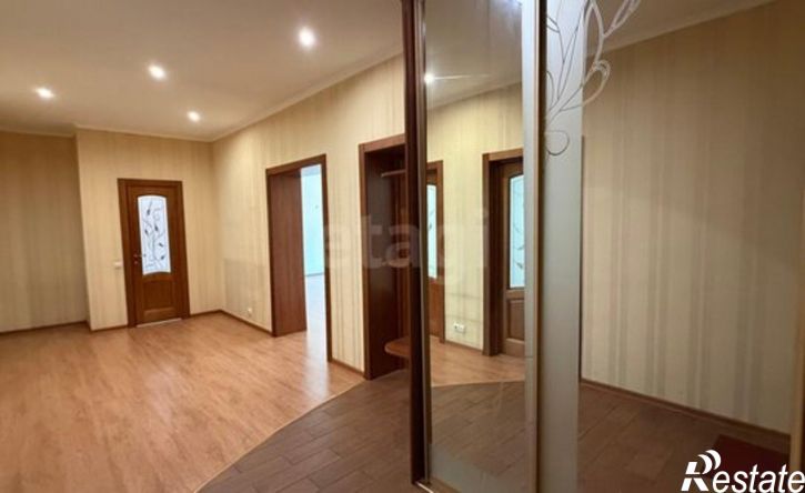 4-комн квартира ул Вяткина, 27,  д. 27