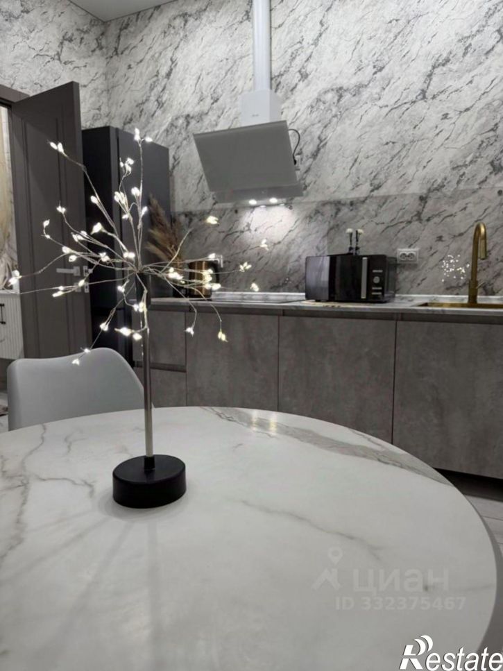 2-комн квартира улица Авиаторов, 1г