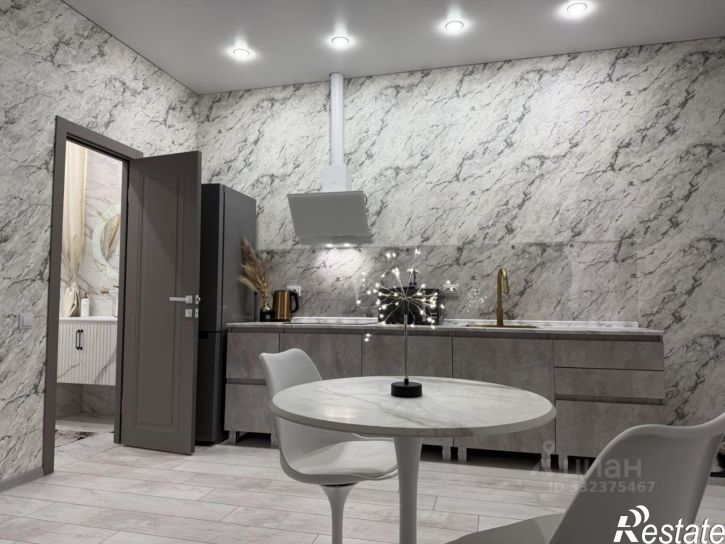 2-комн квартира улица Авиаторов, 1г