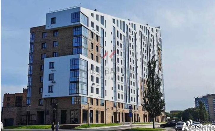 3-комн квартира ул Комарова, 8а,  д. 8а