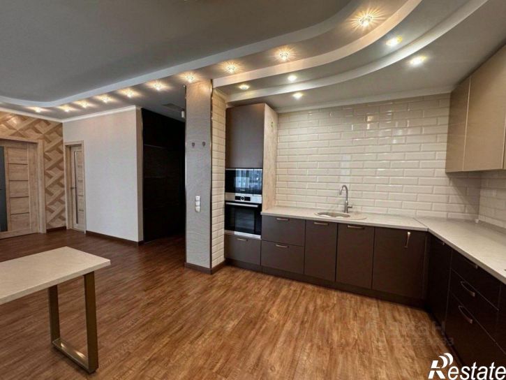 3-комн квартира пр-кт Дружбы Народов, 43,  д. 43