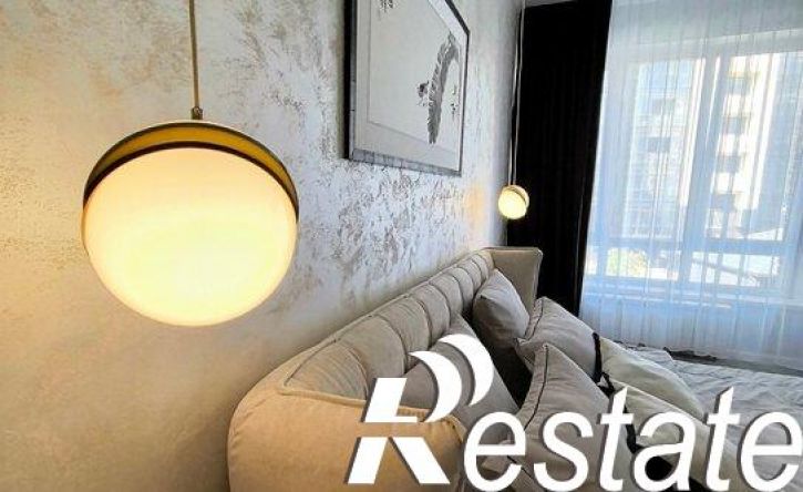 2-комн квартира улица Авиаторов, 1В/1,  д. 1В/1