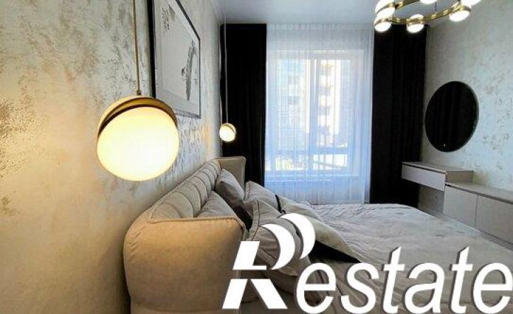 2-комн квартира улица Авиаторов, 1В/1,  д. 1В/1